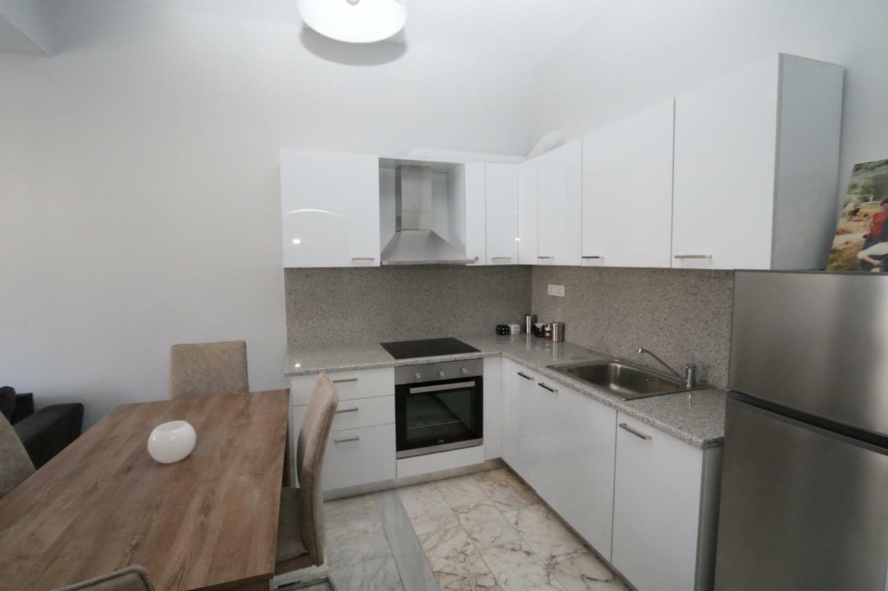 Molly Apartments 阿尔戈斯托利翁 外观 照片